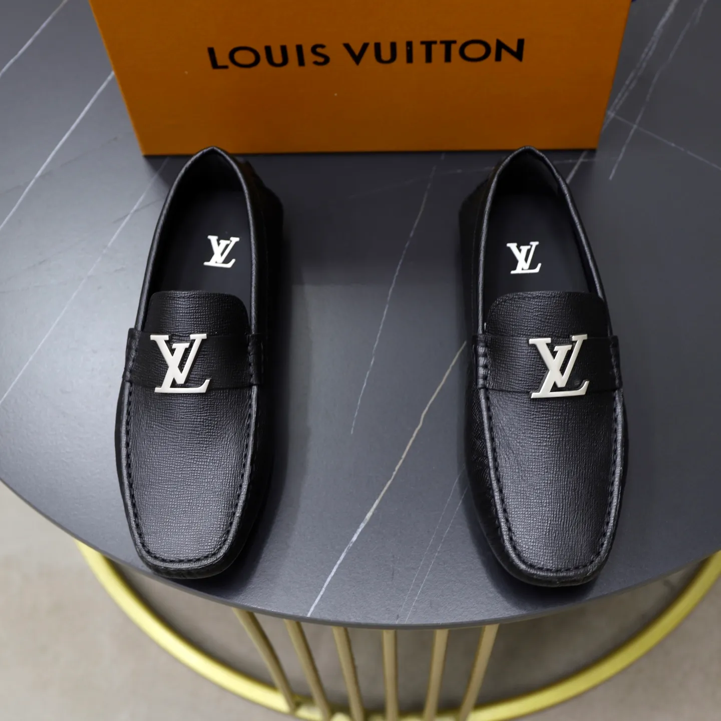 Ex-factory price: 480💰【LV】Louis Vuitton ⚠️High-end men’s driving and pedal series ⚠️38-44 (customized for 45) ⚠️All original cowhide leather! Thick and soft! Made entirely of calfskin lining! Rubber sheet anti-slip beanie sole! Three-dimensional package technology! Fashionable and classic! Handicrafts! Original high quality! Feel free to compare!